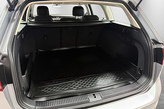 Volkswagen Passat 12 of 25