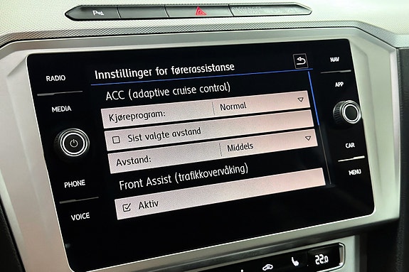 Volkswagen Passat 20 of 25