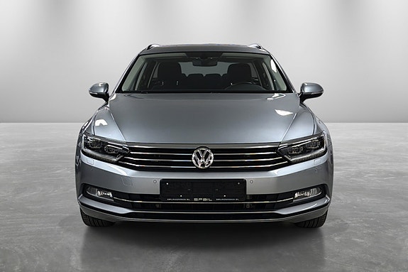 Volkswagen Passat 8 of 25