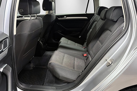 Volkswagen Passat 11 of 25