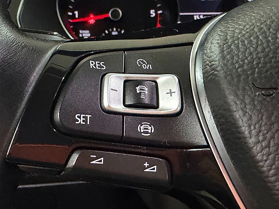 Volkswagen Passat 23 of 25