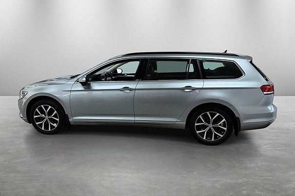 Volkswagen Passat 2 of 25