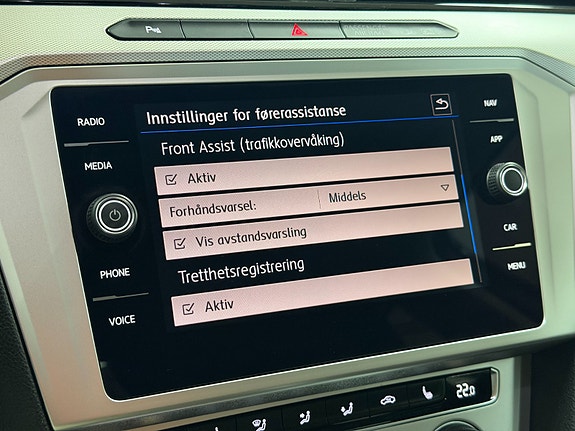 Volkswagen Passat 21 of 25