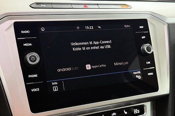 Volkswagen Passat 18 of 25