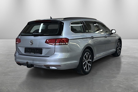 Volkswagen Passat 5 of 25