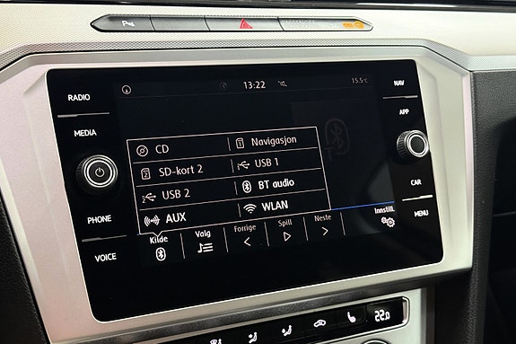 Volkswagen Passat 19 of 25