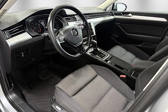 Volkswagen Passat 9 of 25