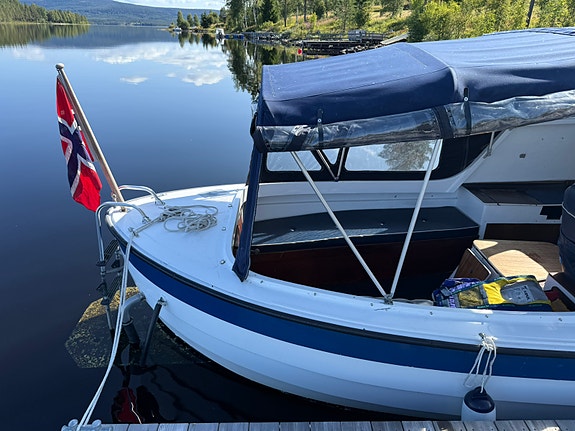 KB-snekke selges. Ligger i Osensjøen, nord 15 of 17