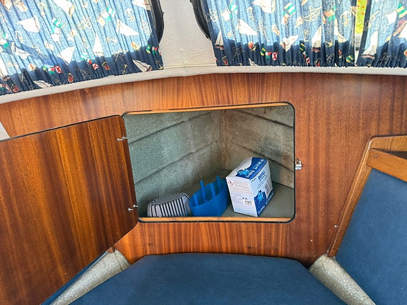 KB-snekke selges. Ligger i Osensjøen, nord 10 of 17