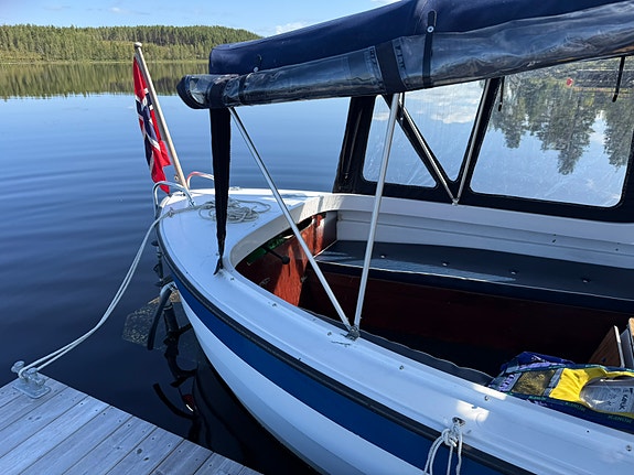 KB-snekke selges. Ligger i Osensjøen, nord 3 of 17