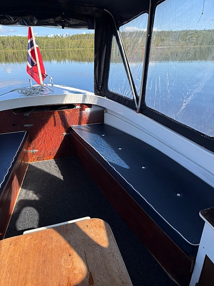 KB-snekke selges. Ligger i Osensjøen, nord 9 of 17