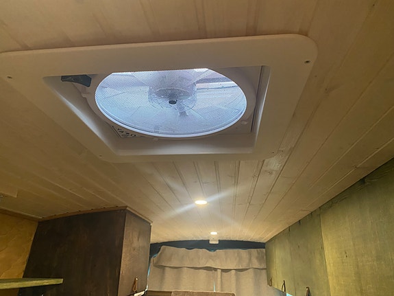 Ford Transit L4 Campervan 13 of 20