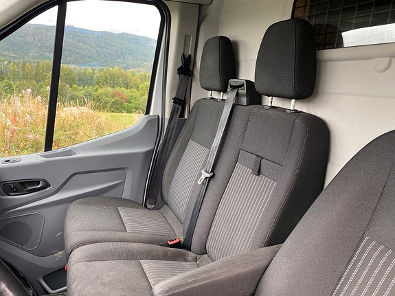 Ford Transit L4 Campervan 19 of 20