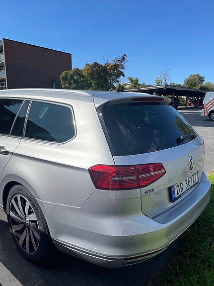 Volkswagen Passat 4 of 13
