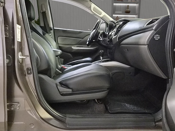 Mitsubishi L200 13 of 26