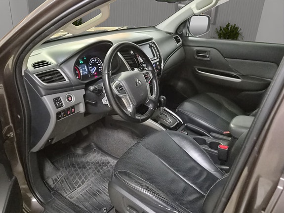 Mitsubishi L200 12 of 26