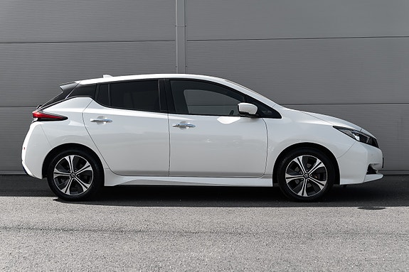 Nissan Leaf 2 of 24