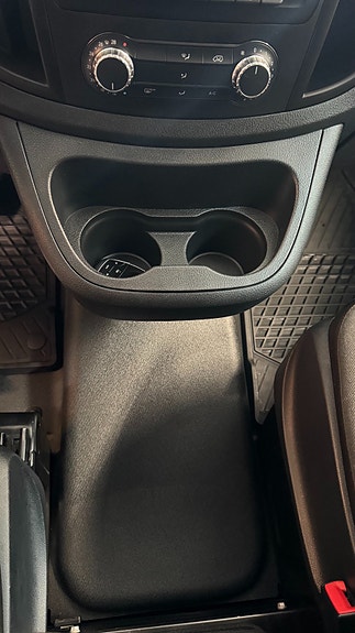 Mercedes-Benz Vito 8 of 23