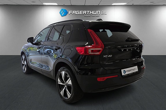 Volvo XC40 6 of 30