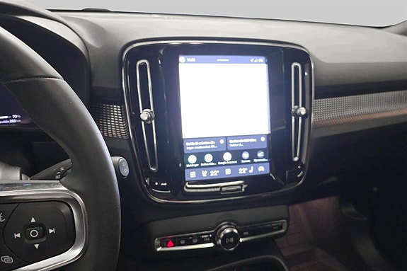 Volvo XC40 12 of 30