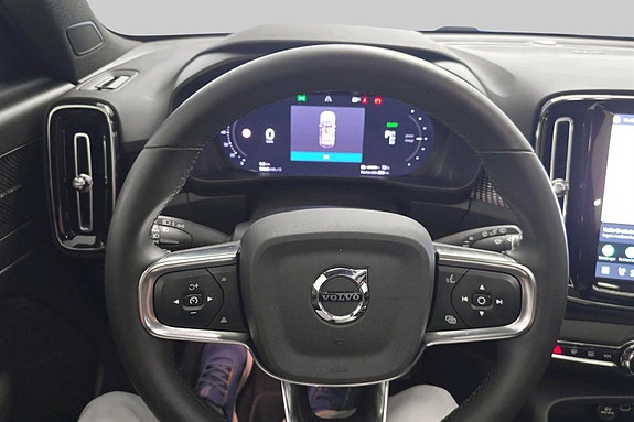 Volvo XC40 11 of 30