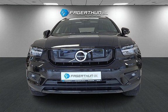 Volvo XC40 2 of 30