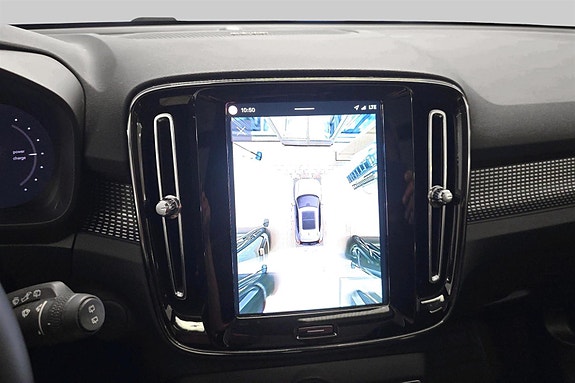 Volvo XC40 14 of 30