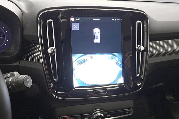 Volvo XC40 13 of 30