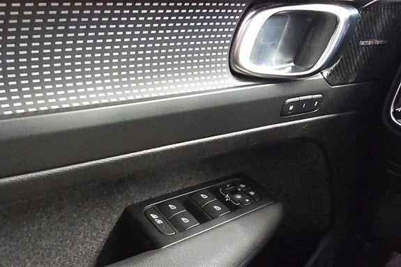 Volvo XC40 16 of 30