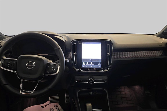 Volvo XC40 7 of 30