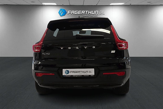 Volvo XC40 5 of 30
