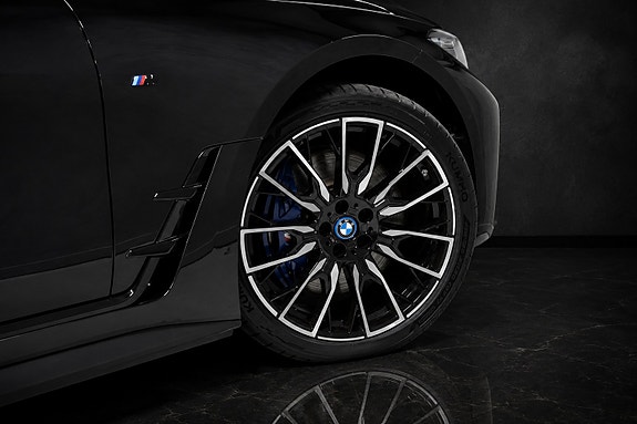 BMW i4 28 of 29
