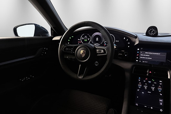 Porsche Taycan 4S 21 of 30