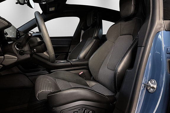 Porsche Taycan 4S 15 of 30