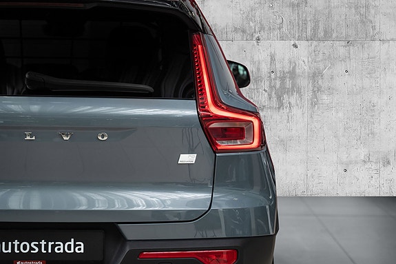 Volvo XC40 4 of 30