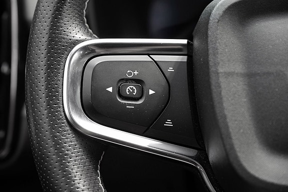 Volvo XC40 23 of 30