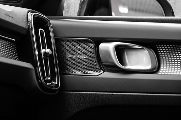 Volvo XC40 14 of 30