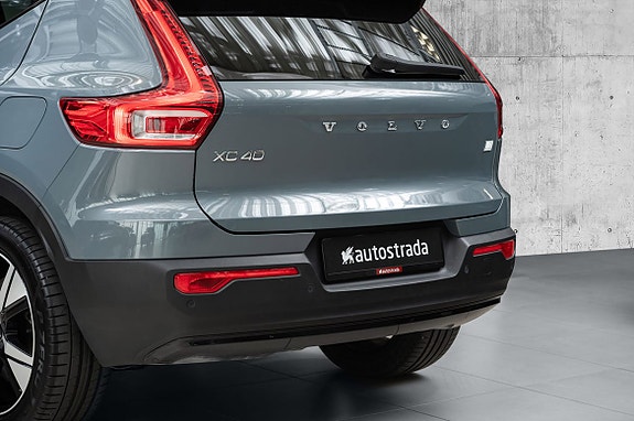 Volvo XC40 6 of 30