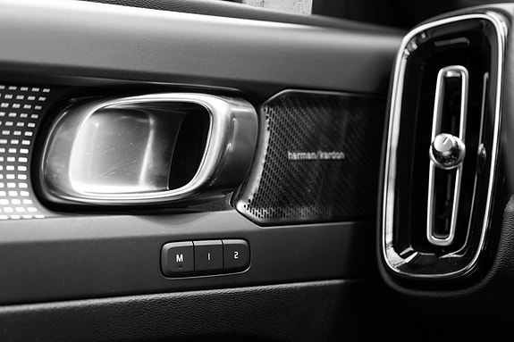Volvo XC40 15 of 30