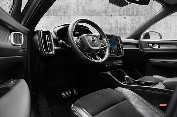 Volvo XC40 17 of 30