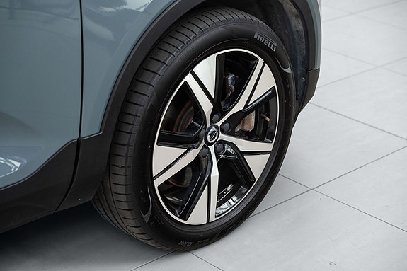 Volvo XC40 8 of 30