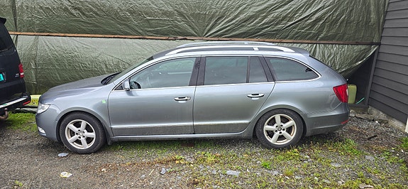 Skoda Superb 2 of 11