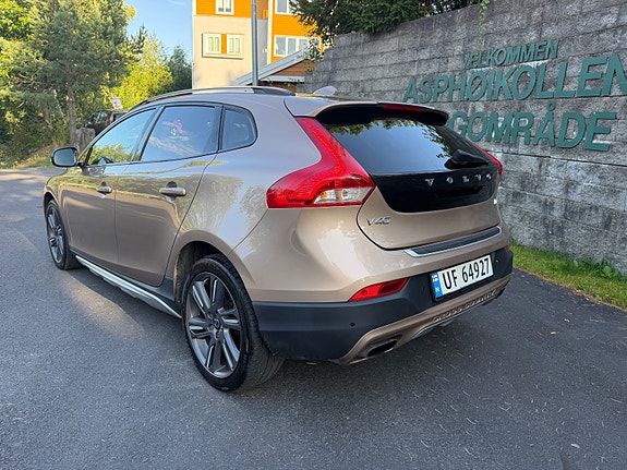 Volvo V40 Cross Country 3 of 30
