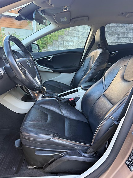 Volvo V40 Cross Country 9 of 30