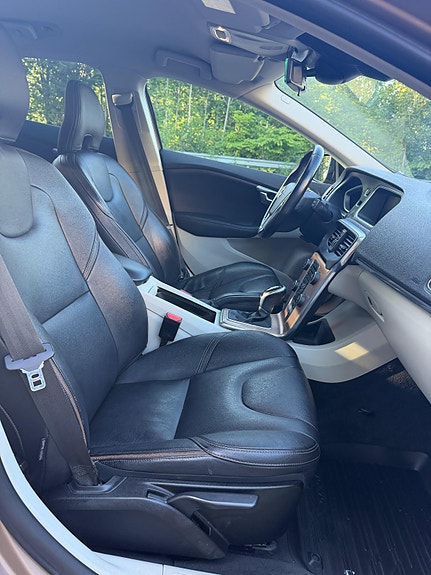 Volvo V40 Cross Country 11 of 30