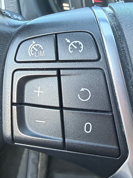 Volvo V40 Cross Country 21 of 30