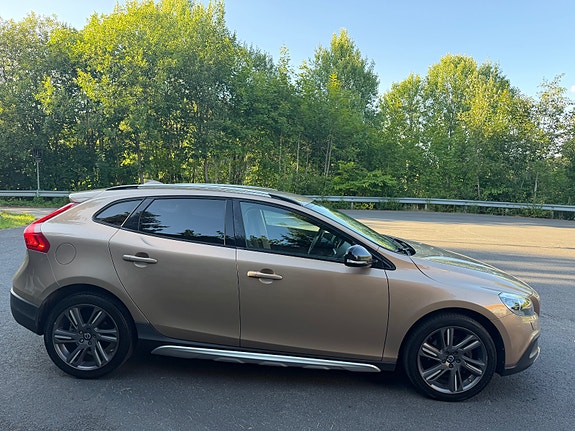 Volvo V40 Cross Country 6 of 30
