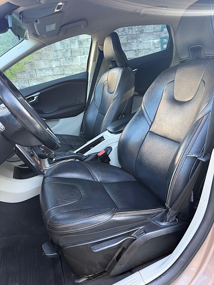 Volvo V40 Cross Country 10 of 30