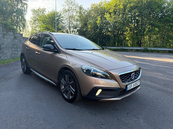 Volvo V40 Cross Country 7 of 30