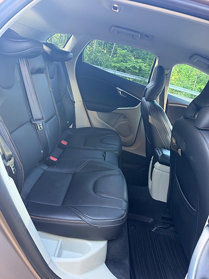 Volvo V40 Cross Country 13 of 30